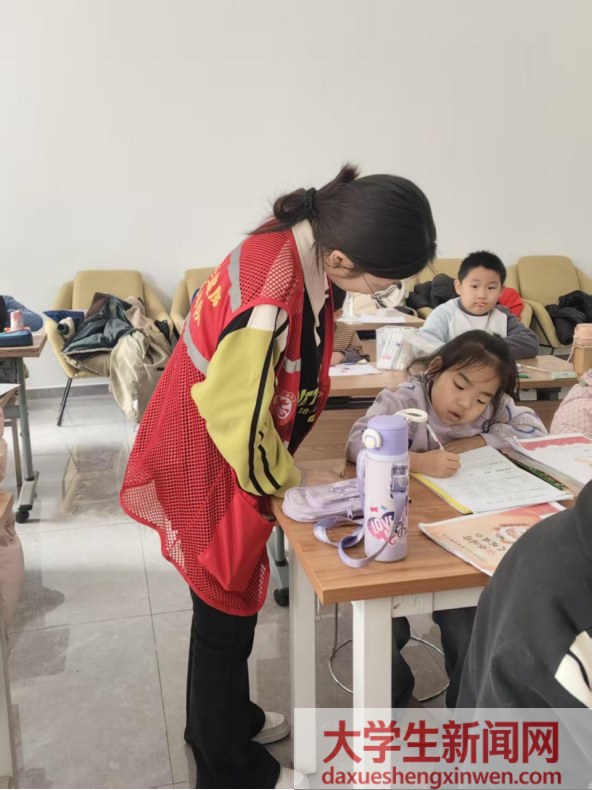 青春赴约 温暖同行——李梦颖“希望小屋”志愿服务点亮童心