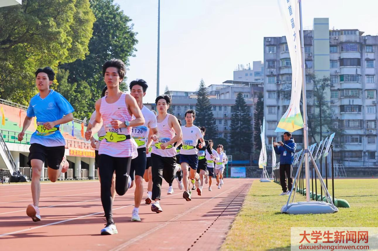 在操场上生长：大学体育与青春生活