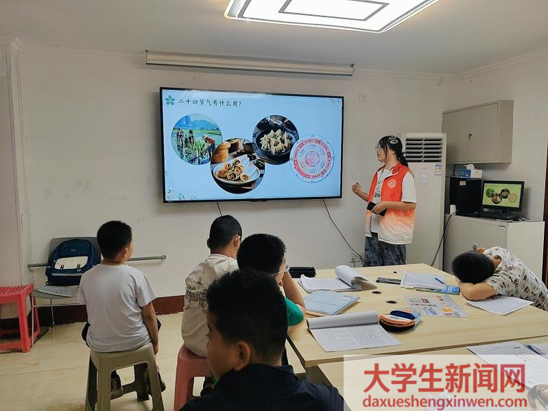 山东大学护理与康复学院南丁格尔志愿服务队 社区支教课堂传承节气文化 小学生手绘卡片感悟农耕智慧